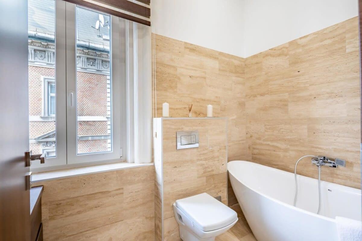 Splendid Perfectly Located Flat With Sauna Apartment Budapest Exterior photo